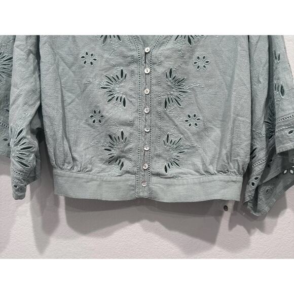 Lovestitch Eyelet Embroidered Blouse Women’s Size Small Button Front V Neck Top - Picture 4 of 9